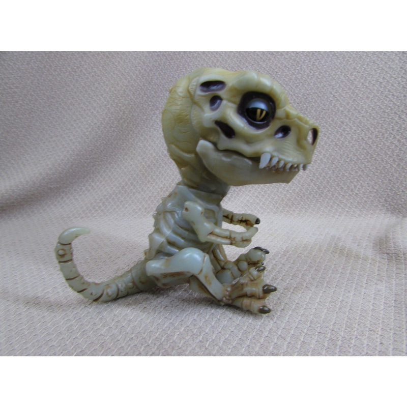 Fingerlings Untamed Doom T-Rex Dinosaur Interactive Toy 5 Inches Tall
