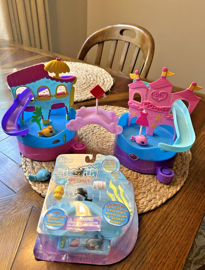 Wow Wee Fin Friends Seaside Caribbean Castle Fish Playset with Extra Accessories