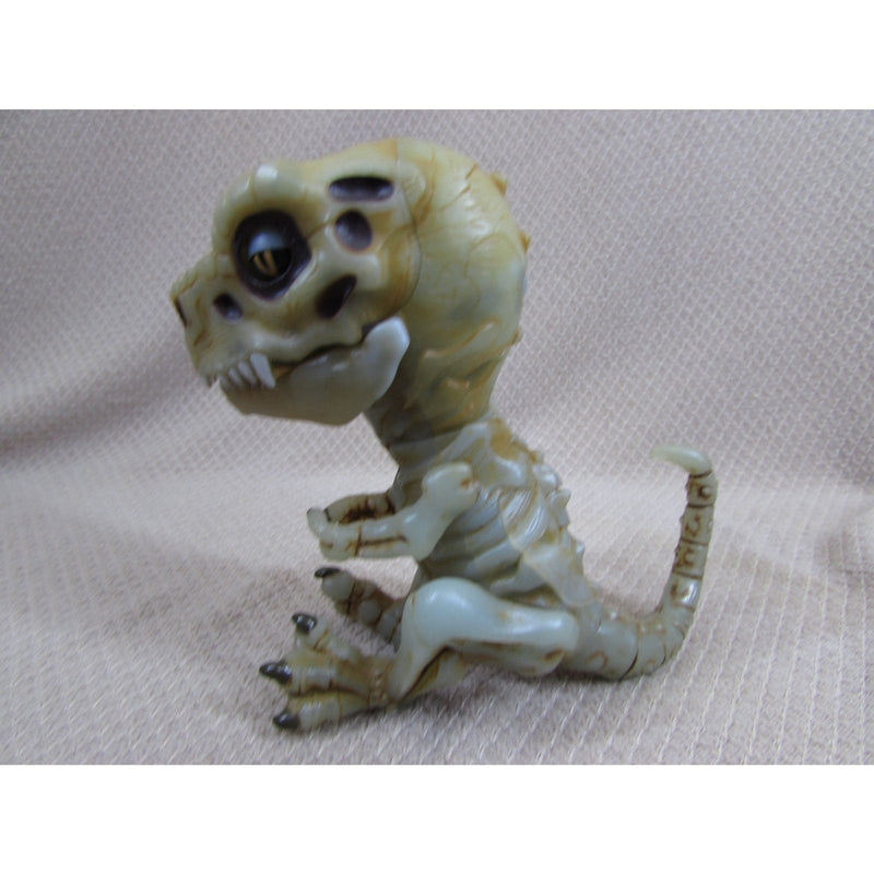 Fingerlings Untamed Doom T-Rex Dinosaur Interactive Toy 5 Inches Tall