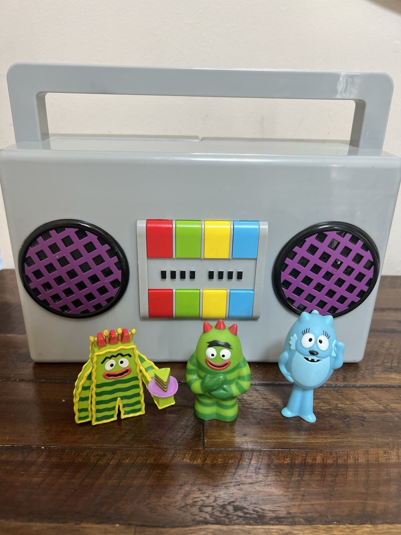 Gabba Gabba Boombox Playset with Sounds, Lights, and 3 Figurines