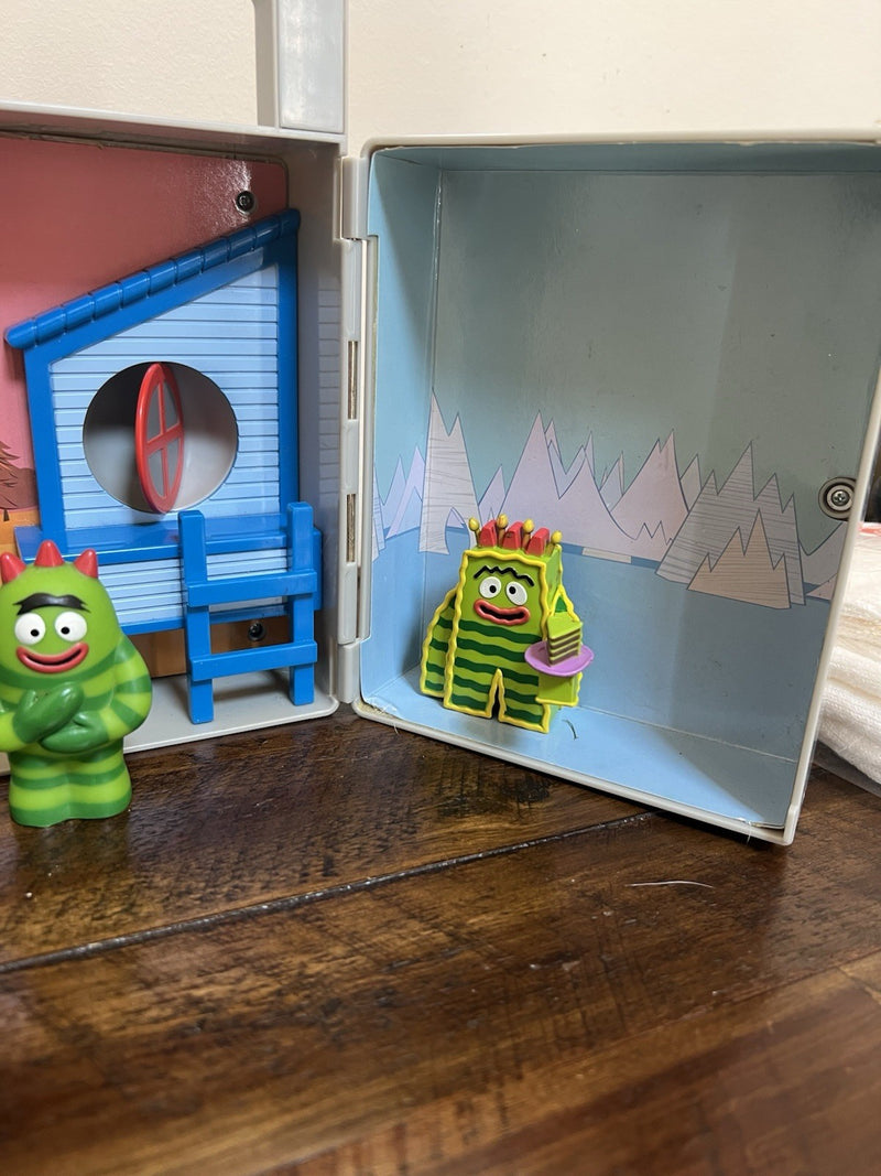 Gabba Gabba Boombox Playset with Sounds, Lights, and 3 Figurines