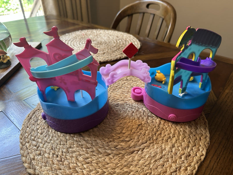 Wow Wee Fin Friends Seaside Caribbean Castle Fish Playset with Extra Accessories