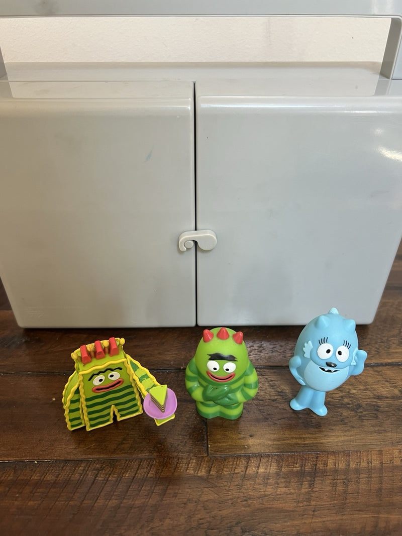 Gabba Gabba Boombox Playset with Sounds, Lights, and 3 Figurines