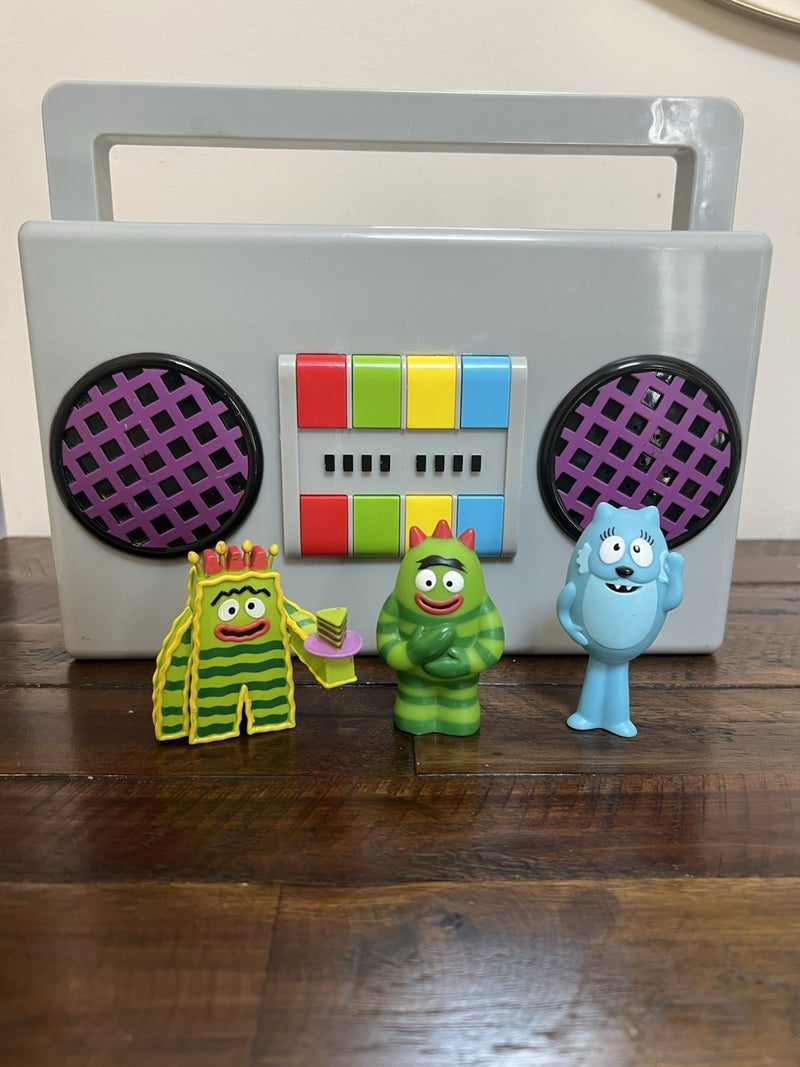 Gabba Gabba Boombox Playset with Sounds, Lights, and 3 Figurines