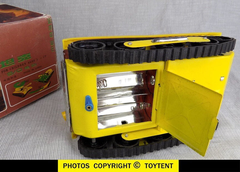 Yellow Army Tank ME-835 with Revolving Turret, Flashing Light, and Battery Operation in Original Box