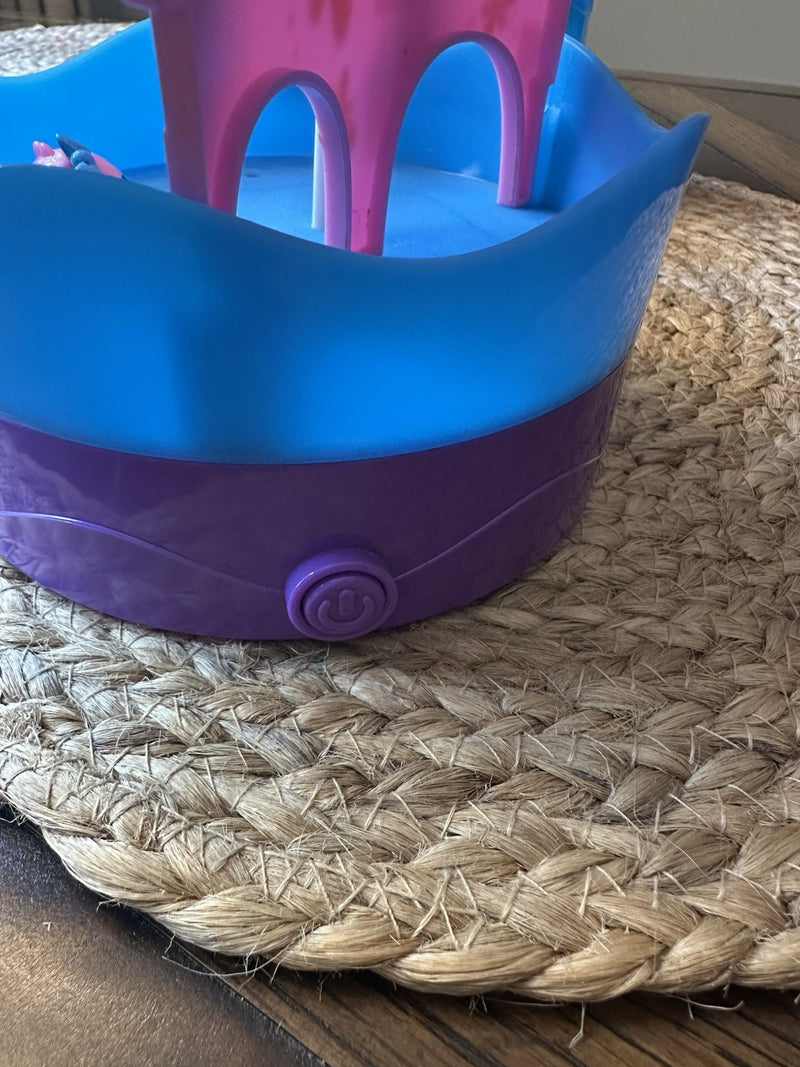 Wow Wee Fin Friends Seaside Caribbean Castle Fish Playset with Extra Accessories