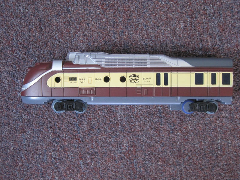 Battery Powered Steam Engine and Streamliner Toy Set