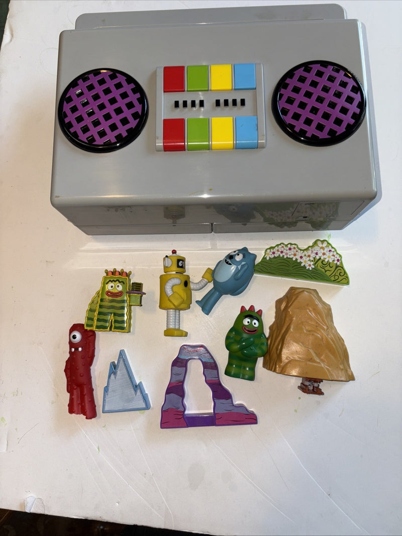 Gabba Gabba Boombox Playset with Sounds, Lights, and Character Compatibility