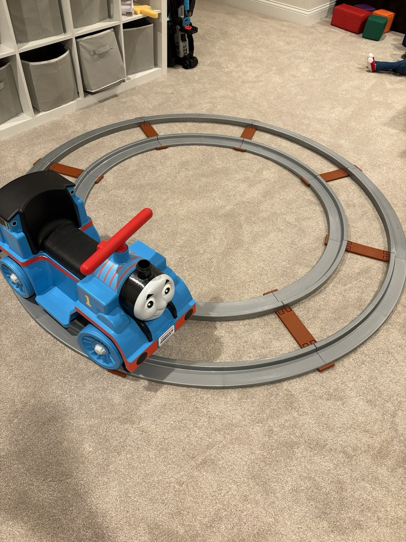 6V Ride-On Train with Track and Power Wheels Featuring Thomas and Friends Magic Cars 1