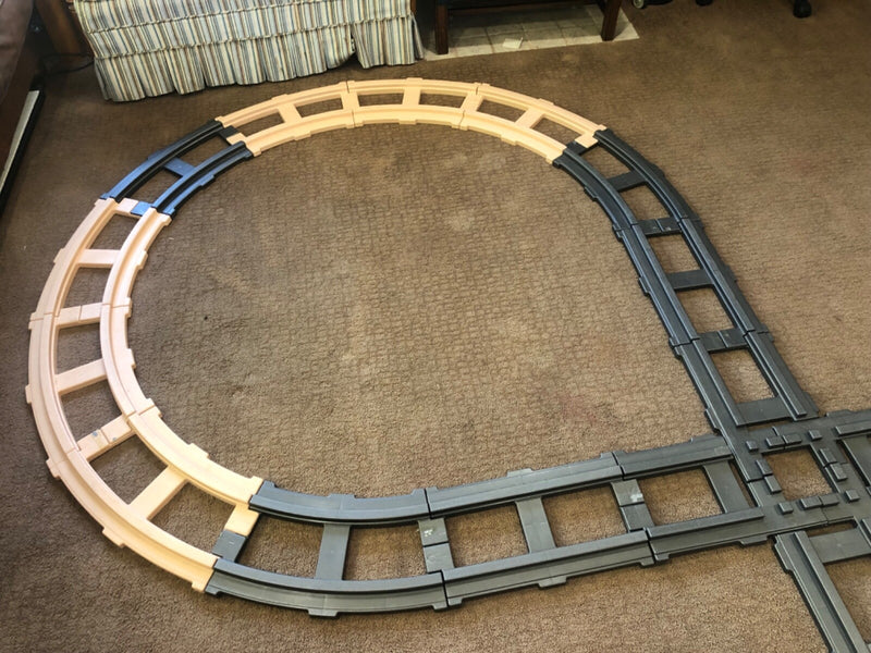 Thomas the Train Ride-On Toy with Tracks and Extra Track Pieces Magic Cars 3