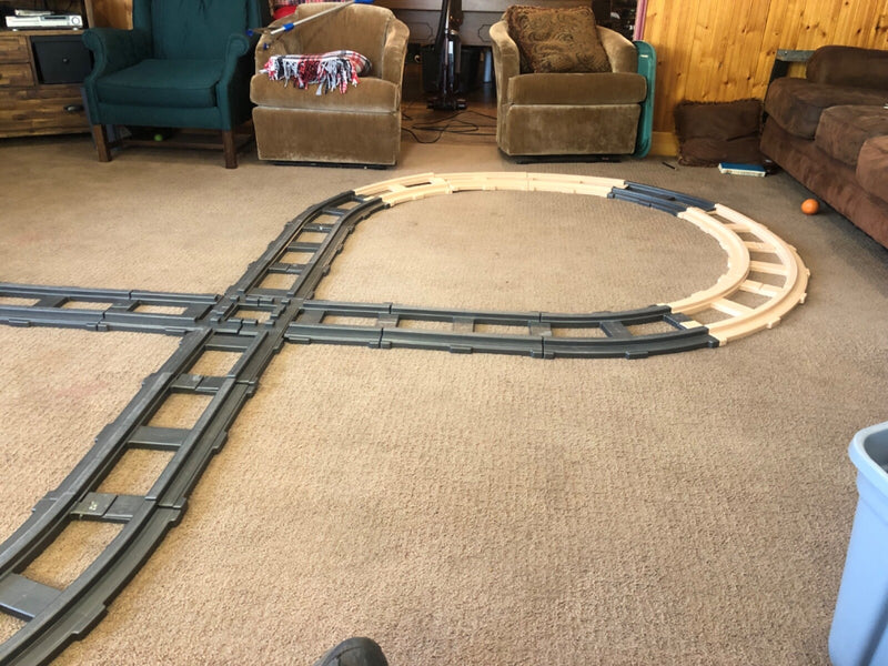 Thomas the Train Ride-On Toy with Tracks and Extra Track Pieces Magic Cars 4