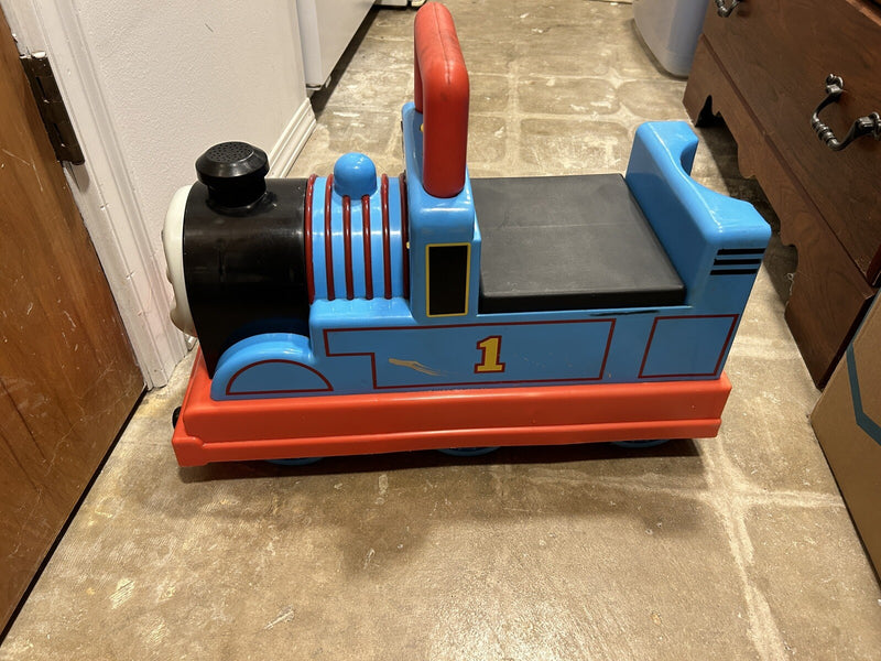 Thomas the Train Ride-On Scooter with Sound and One-Button Music Play Magic Cars 5