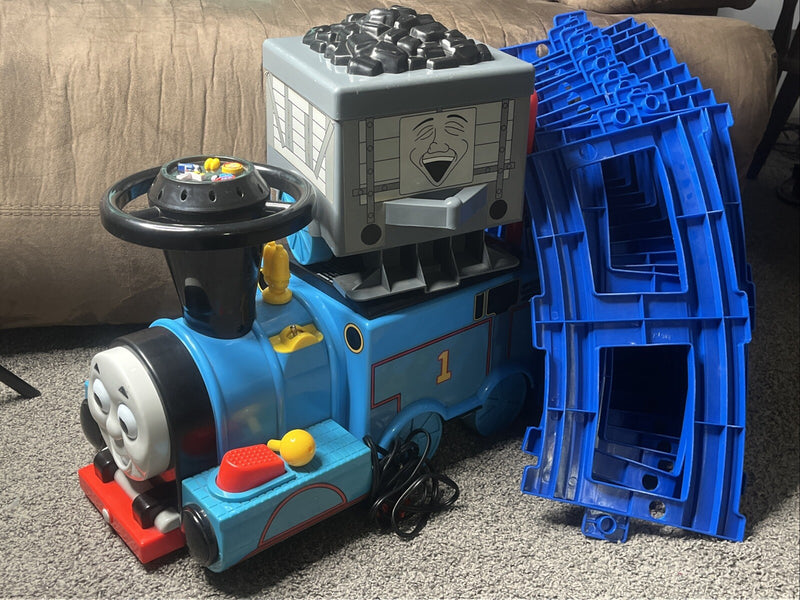Vintage Motorized Ride-On Thomas the Tank Engine Train with Charger and Track Magic Cars Variant 0