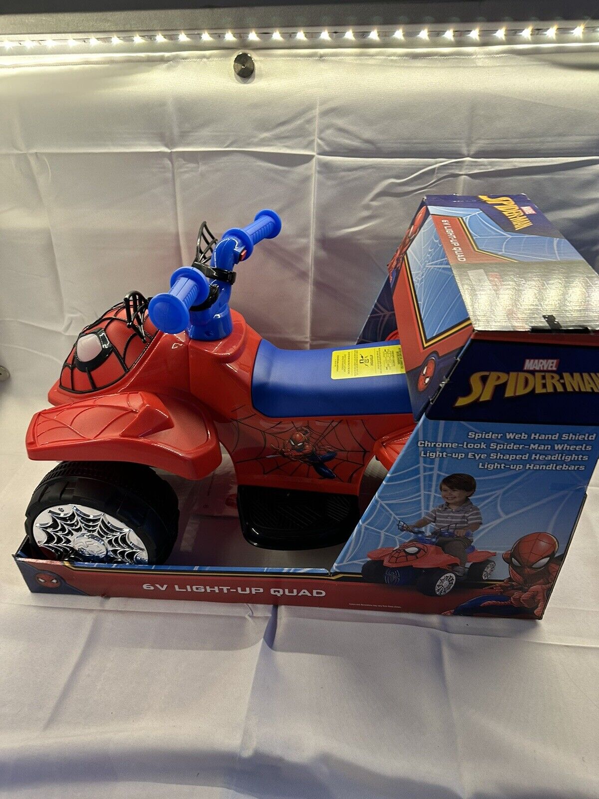 Spoder Man Ride On Spider-Man 6V Ride On with Light Up Handle Bars - Brand New in Box!