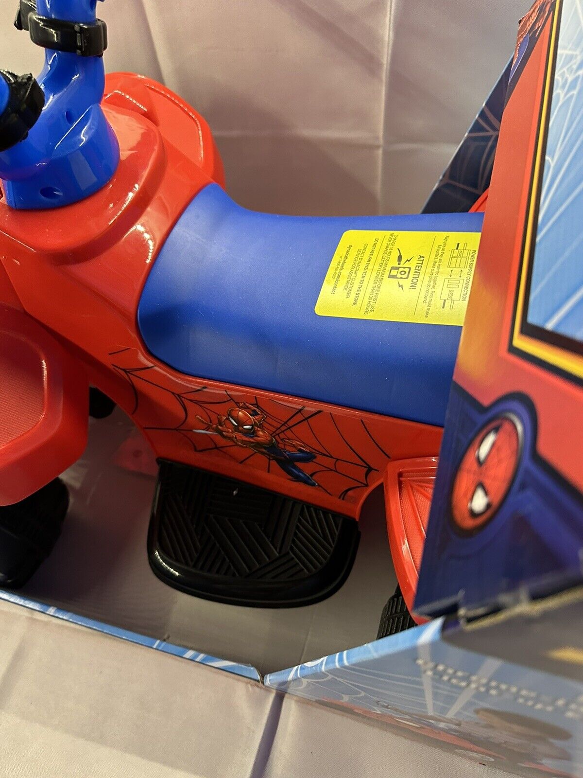 Spoder Man Ride On Spider-Man 6V Ride On with Light Up Handle Bars - Brand New in Box!